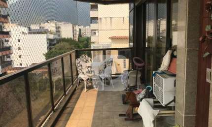 Lindo apartamento de 3 quartos, na Rua Amaral, com varanda,com dependência completa e 2 vagas