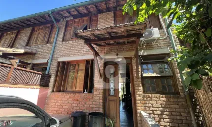 Casa Tríplex Geminada de 182m² com 2 quartos Soto– Rústico &amp; Moderno em Harmonia