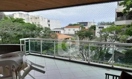 Apartamento de 2 quartos, sendo 1 suíte, com varandão e 2 vagas no melhor trecho do Recreio