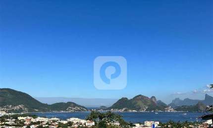 Maravilhosa casa com  linda vista para o Pão de Açucar e Baía de Guanabara  com 3 quartos