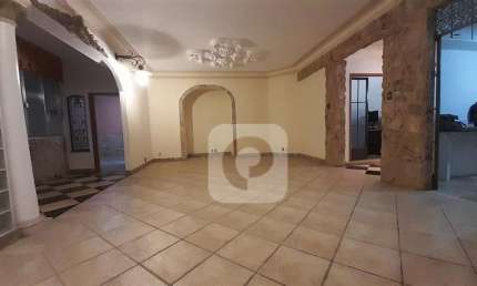Próximo de tudo ! Espaçoso apartamento 4 qtºs (2suítes). Direito ao uso da laje superior.
