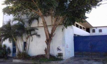 Galpão para alugar, 350 m² por R$ 7.000,00/mês - Vila Capri - Araruama/RJ