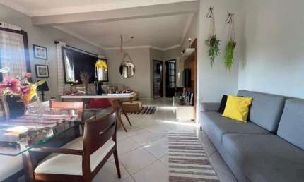 Casa com 6 dormitórios à venda, 280 m² por R$ 600.000 - Praca da Bandeira - Araruama/Rio de Janeiro