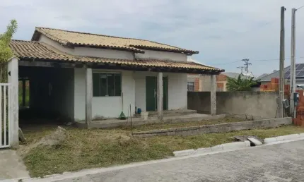 Casa com 3 dormitórios à venda, 150 m² por R$ 228.000,00 - Fazendinha - Araruama/RJ
