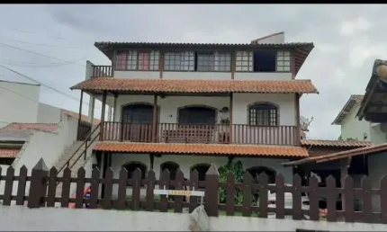 OPORTUNIDADE - CASA TRIPLEX INDEPENDENTE - 12 QUARTOS - A 50 M DA PRAIA DO PERÓ/CABO FRIO.