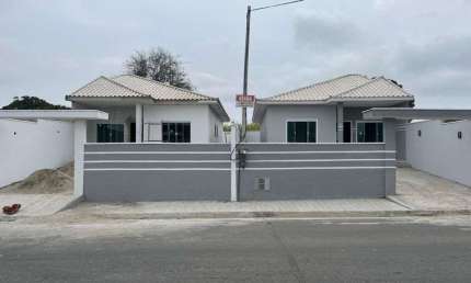 Casa com 2 dormitórios à venda, 70 m² por R$ 320.000,00 - Praia do Barbudo - Araruama/RJ