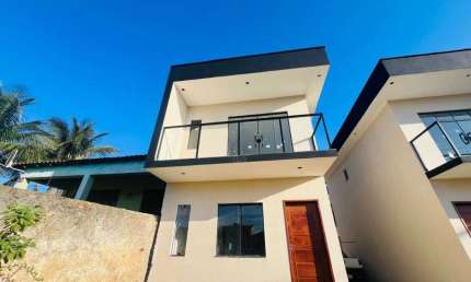 Casa com 2 dormitórios à venda, 70 m² por R$ 320.000,00 - Outeiro - Araruama/RJ