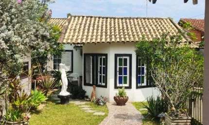 Casa com 3 dormitórios à venda, 270 m² por R$ 450.000,00 - Areal - Araruama/RJ