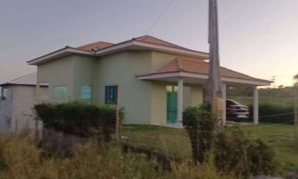 Casa com 2 dormitórios à venda, 100 m² por R$ 290.000,00 - Outeiro - Araruama/RJ