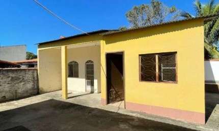 Casa com 3 dormitórios à venda, 144 m² por R$ 250.000,00 - Praça da Bandeira - Araruama/RJ
