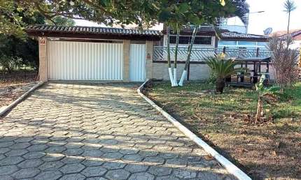 Casa com 3 dormitórios à venda, 500 m² por R$ 1.500.000,00 - Clube dos Engenheiros - Araruama/RJ