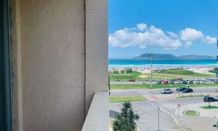 Apartamento com 3 dormitórios à venda, 2014 m² por R$ 1.100.000,00 - Praia do Forte - Cabo Frio/RJ