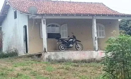 Sítio com 2 dormitórios à venda, 12000 m² por R$ 450.000,00 - Três Vendas - Araruama/RJ