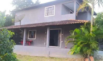 Casa com 2 dormitórios à venda, 186 m² por R$ 220.000,00 - Banqueiros - Araruama/RJ