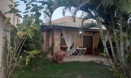 Casa com 3 dormitórios à venda, 125 m² por R$ 800.000 - Fazendinha - Araruama/RJ