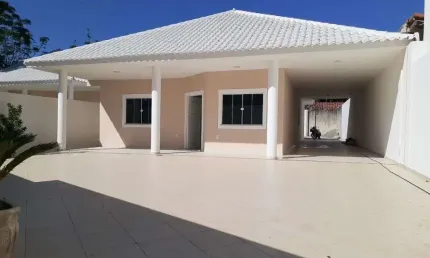Casa com 4 dormitórios à venda, 300 m² por R$ 890.000 - Vila Capri - Araruama/RJ