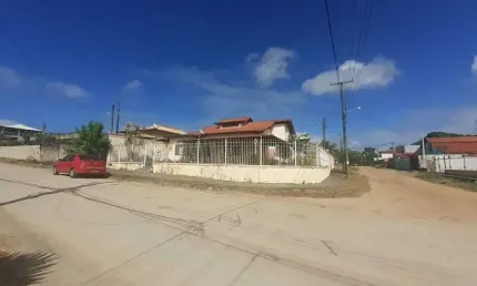 Casa com 5 dormitórios à venda, 278 m² por R$ 650.000,00 - Coqueiral - Araruama/RJ