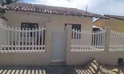 Casa com 2 dormitórios à venda, 180 m² por R$ 200.000,00 - Itatiquara - Araruama/RJ