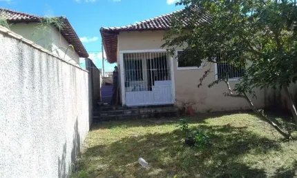 Casa com 2 dormitórios à venda, 58 m² por R$ 200.000,00 - Três Vendas - Araruama/RJ
