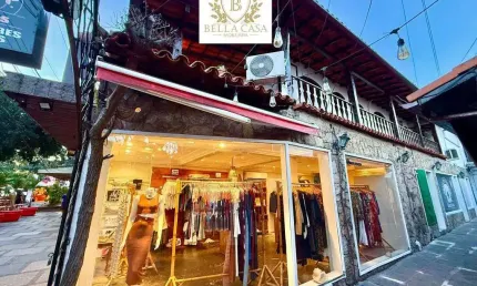 Galeria à venda com 7 lojas locadas + Casa com piscina na Rua das Pedras, Armação dos Búzios por apenas R$ 6.500.000,00