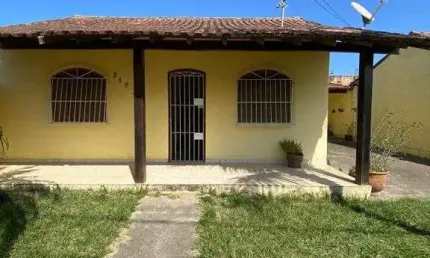 Casa independente com 2 quartos por apenas R$ 180.000 - Fazendinha - Araruama/RJ