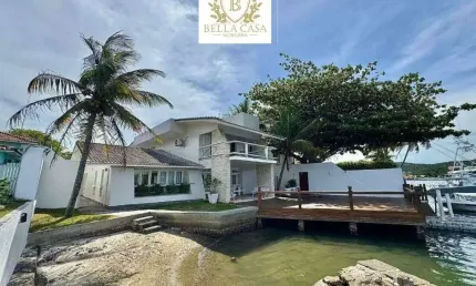 Mansão Duplex de Luxo à Beira do Canal – Um Refúgio Exclusivo no Condomínio Moringa
