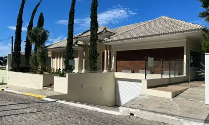 Casa de alto padrão no condomínio hawaí – 4 suítes – área gourmet, piscina e sauna – 290m² por r$2.900.000,00