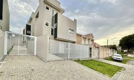 Casa com 3 quartos à venda na Rua Jorge de Poli, 240, Xaxim, Curitiba por R$ 660.000