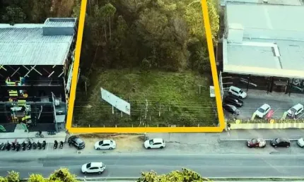 Terreno com 3.771 m2 e 28 de frente em Balneário Camboriú!