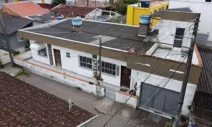 Excelente casa no centro proximo ao mercado angeloni