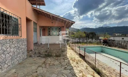 Sobrado com 3 quartos, Chácara São Francisco - Poços de Caldas