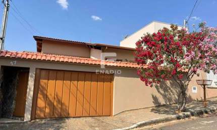 Casa com 3 quartos à venda na Rua Maria Moreira da Silva, 17, Jardim das Azaléias, Poços de Caldas