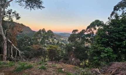 Terreno em condomínio fechado à venda na Rua Prefeito Luiz Penna, Novo Horizonte, Juiz de Fora, 1100 m2 por R$ 110.000