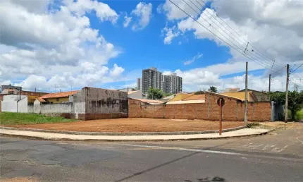 Terreno à venda na Clóvis Colombo, Residencial Cambuy, Araraquara