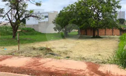 Terreno à venda na Sílvio Cruz, Cidade Jardim, Araraquara