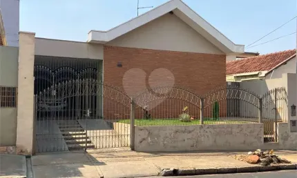 Casa com 3 quartos à venda na Bandeirantes, Centro, Araraquara