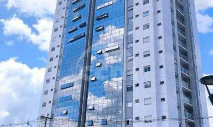 Excelente Cobertura 04 quartos sendo 3 suítes para locação no Centro
