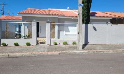 Oportunidade em bairro residencial – Casa de esquina arejada e completa!