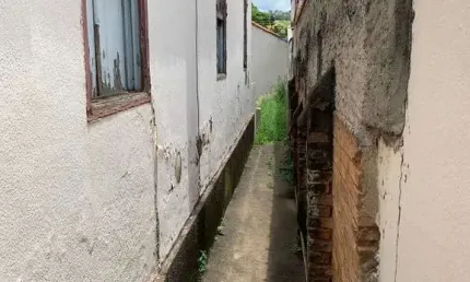 Casa antiga, ótima localização, casa necessita de reforma, demolição