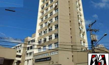 Sala no centro comercial Tebas Excelente localização Próximo de comércios e serviços