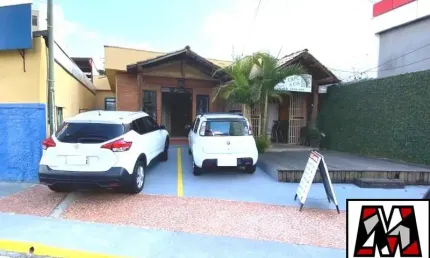 Prédio comercial  no Vianelo com 4 salas para fins comerciais