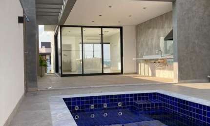Casa em condomínio fechado, nova, vista para Serra do Japi, lazer total
