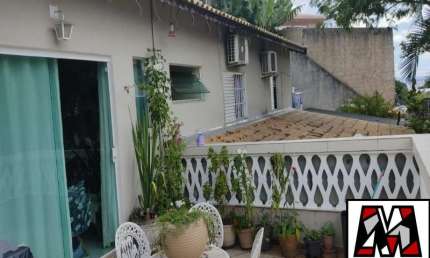 Casa térrea na Cidade Jardim II, com 02 vagas e suite
