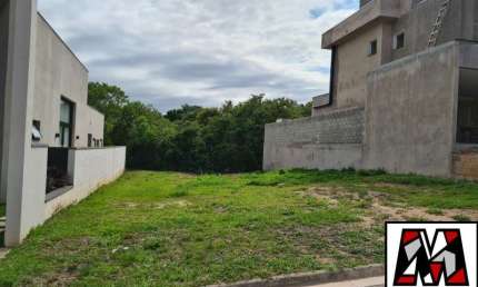 Lote a venda no condomínio Bella Vitta medindo 300m2