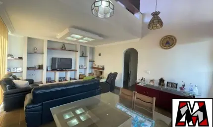 Amplo sobrado com piscina, com 7 vagas de garagem, piscina, excelente localização, permuta, financiável
