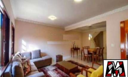 Casa Jardim Santa Adelaide em Jundiaí, 04 vagas, piscina, aceita financiamento.