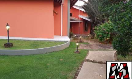 Lindíssima casa área nobre de Jarinu, excelente bairro, 1,5km do centro da cidade.