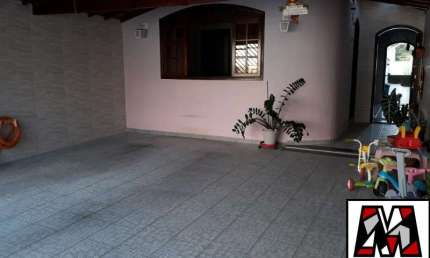 Casa térrea bairro Santo Antônio em Jundiaí, quintal, 02 vagas, permuta