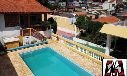 Linda residência mini chácara, pintura nova, piscina, sol o dia inteiro, estuda permuta.