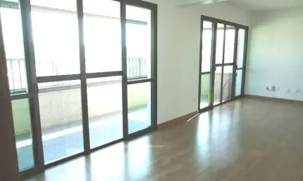 Amplo, vista livre, apartamento no centro da cidade